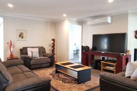 Photo of property in 4 Lakeside Terrace, Omokoroa, 3114