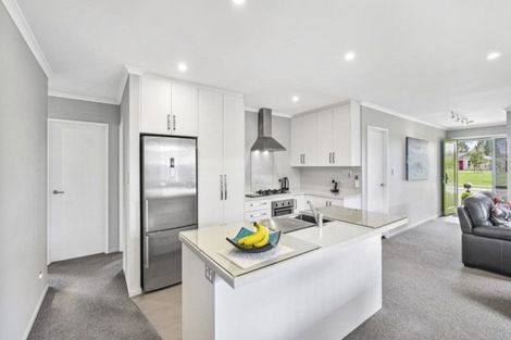 Photo of property in 28 Shillingford Boulevard, Rolleston, 7615
