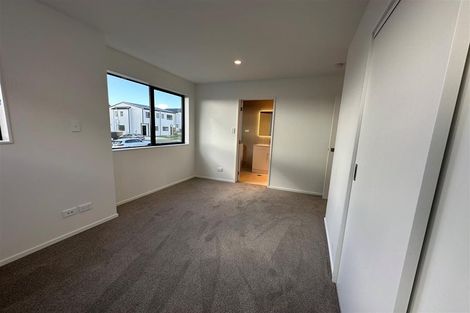 Photo of property in 40b Crestview Rise, Papakura, 2110