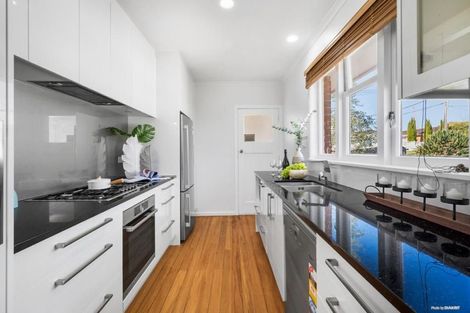 Photo of property in 2/2 Napoleon Avenue, Milford, Auckland, 0620