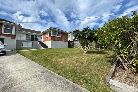 Photo of property in 33 Pupuke Road, Birkenhead, Auckland, 0627