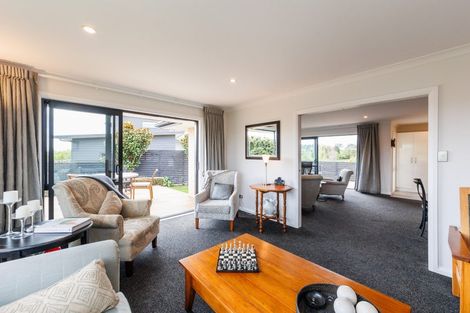 Photo of property in 35 Silkwood Place, Fitzherbert, Palmerston North, 4410