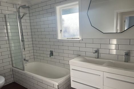 Photo of property in 1/15 Beulah Avenue, Rothesay Bay, Auckland, 0630