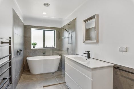 Photo of property in 41 Quadrant Heights, Paraparaumu, 5032