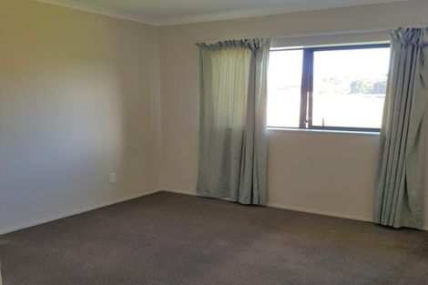 Photo of property in 20 Roto View, One Tree Point, 0118