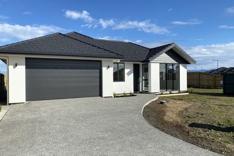 Photo of property in 14 Feltham Street, Hunterville, 4730