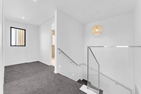 Photo of property in 2 Irwin Lane, Windsor Park, 0632