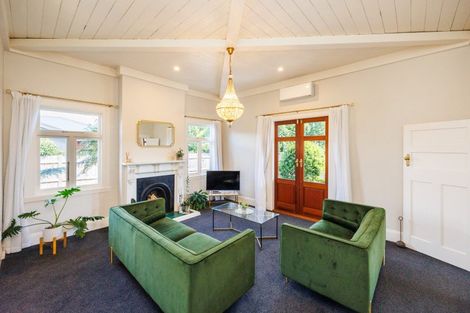 Photo of property in 239 Victoria Avenue, Hokowhitu, Palmerston North, 4410