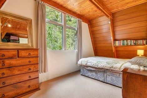 Photo of property in 36 Titirangi Beach Road, Titirangi, Auckland, 0604