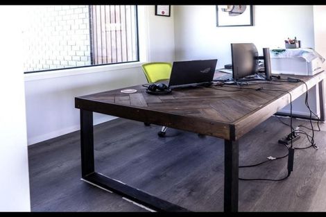 Photo of property in 5 Te Ara Karoiroa Road, Hurford, New Plymouth, 4374