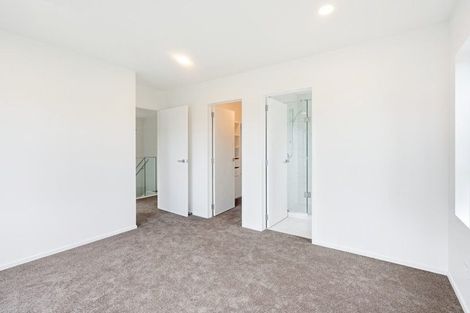 Photo of property in 43d Fitzherbert Avenue, West Harbour, Auckland, 0618
