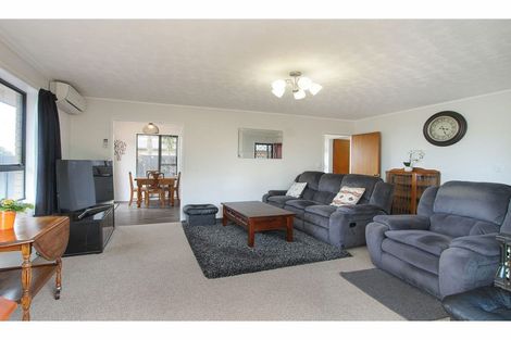 Photo of property in 1/470 Te Atatu Road, Te Atatu Peninsula, Auckland, 0610