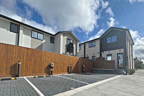 Photo of property in 4/137 Tirimoana Road, Te Atatu South, Auckland, 0602