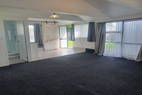 Photo of property in 99 Tiroroa Avenue, Te Atatu South, Auckland, 0610