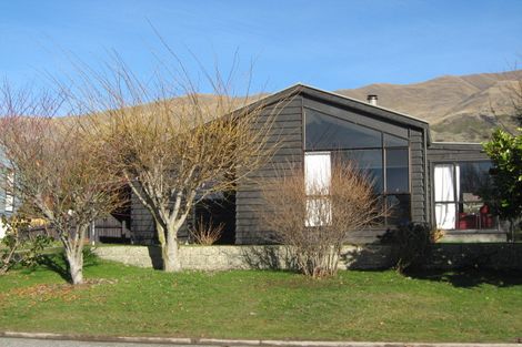 Photo of property in 13 Sargood Drive, Wanaka, 9305