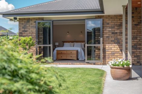 Photo of property in 8 Cooper Crescent, Cambridge, 3434