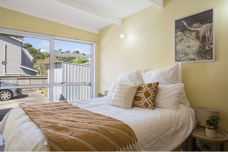 Photo of property in 140 Mana Esplanade, Paremata, Porirua, 5026