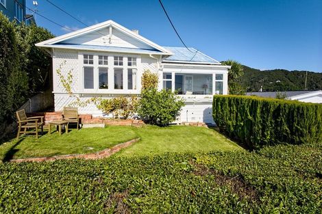 Photo of property in 54 Ferry Road, Days Bay, Lower Hutt, 5013