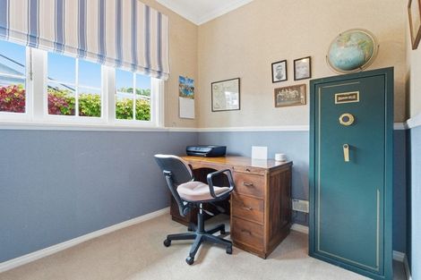 Photo of property in 3 Selwyn Crescent, College Estate, Whanganui, 4500