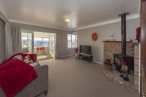 Photo of property in 50 Hobsonville Road, West Harbour, Auckland, 0618