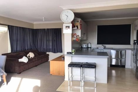 Photo of property in 10 Mirovale Place, Totara Vale, Auckland, 0629