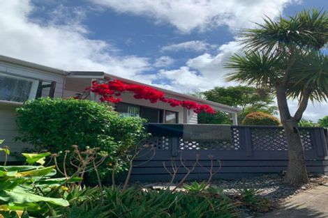 Photo of property in 43 Gosford Drive, Botany Downs, Auckland, 2010