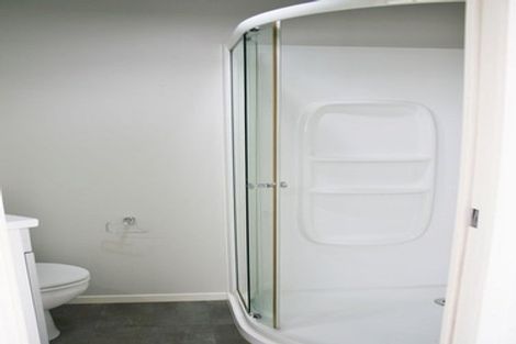 Photo of property in 16b Woodall Place, Totara Vale, Auckland, 0627