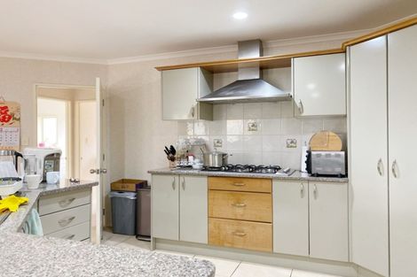 Photo of property in 4 Ballyroney Place, East Tamaki, Auckland, 2013
