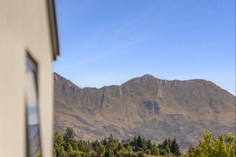 Photo of property in 19 Pounamu Avenue, Albert Town, Wanaka, 9305