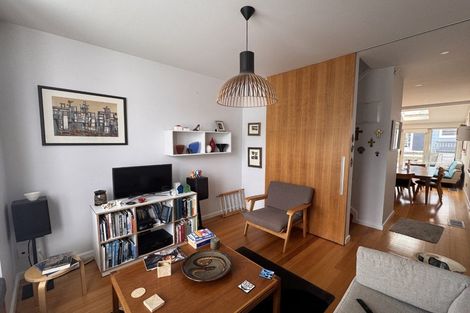 Photo of property in 64 Elizabeth Street, Mount Victoria, Wellington, 6011