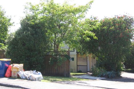 Photo of property in 1/43 Eastcliffe Road, Castor Bay, Auckland, 0620
