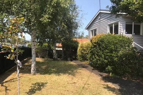 Photo of property in 17 Trafalgar Road, Milford, Auckland, 0620