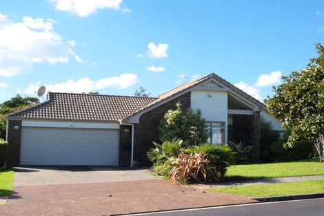 Photo of property in 15 Frank Nobilo Drive, Golflands, Auckland, 2013