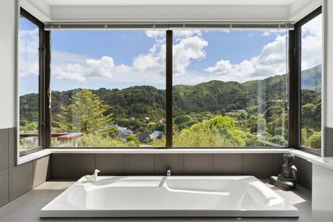 Photo of property in 32 Walter Road, Lowry Bay, Lower Hutt, 5013