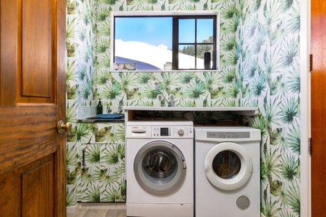 Photo of property in 168 Waikawa Road, Picton, 7220