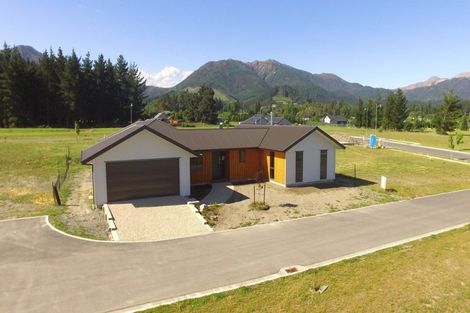 Photo of property in 2 Balfour Way, Hanmer Springs, 7334
