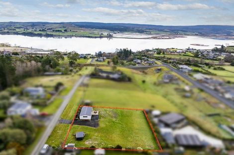Photo of property in 28 Lakeview Street, Waihola, 9073