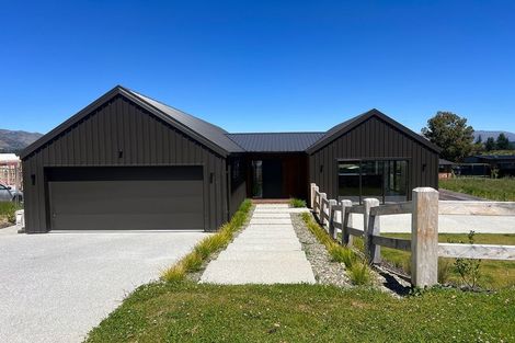 Photo of property in 10 Tomtit Crescent, Lake Hawea, 9382