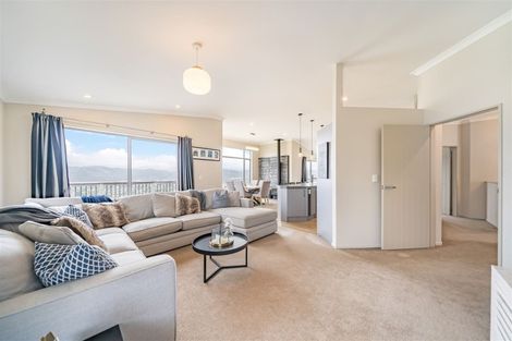 Photo of property in 15 James Nairn Grove, Riverstone Terraces, Upper Hutt, 5018