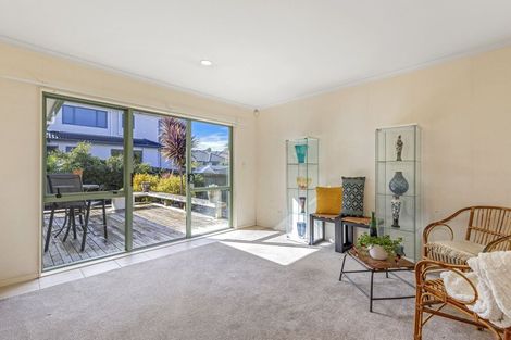 Photo of property in 10 Kumar Place, The Gardens, Auckland, 2105