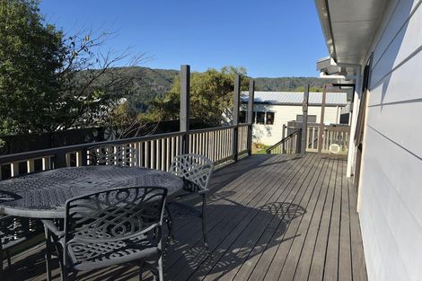 Photo of property in 15 Fenchurch Grove, Stokes Valley, Lower Hutt, 5019