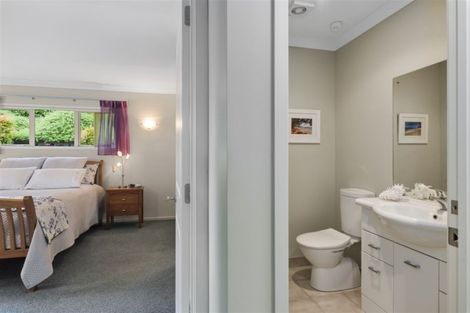 Photo of property in 18 Schopolo Place, Schnapper Rock, Auckland, 0632