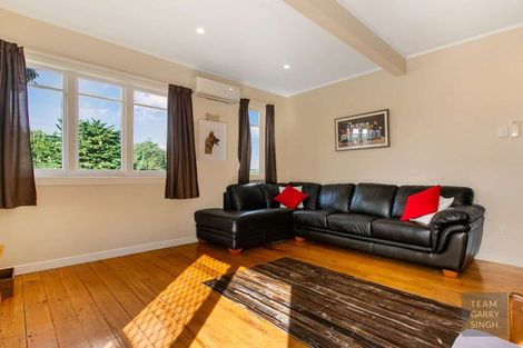Photo of property in 1 Waiari Road, Conifer Grove, Takanini, 2112