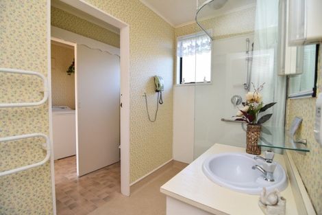 Photo of property in 1/1 De Lacey Lane, Carterton, 5713