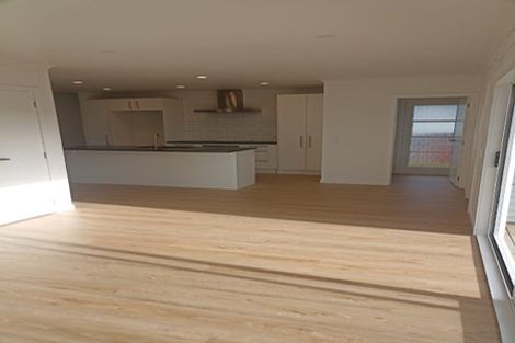 Photo of property in 2/462 East Coast Road, Windsor Park, Auckland, 0630