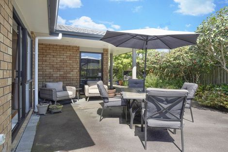 Photo of property in 12 Papawai Grove, Waikanae, 5036
