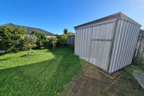 Photo of property in 60 West Fairway, Golflands, Auckland, 2013