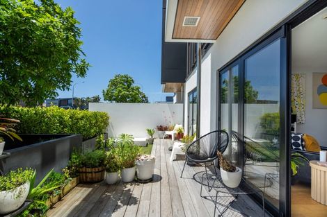 Photo of property in Frank Sargeson Apts, 2/74g Anzac Street, Takapuna, Auckland, 0622