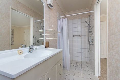 Photo of property in 21 Waitoa Street, Waiuku, 2123