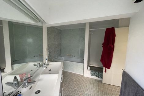 Photo of property in 1/64 Island Bay Road, Beach Haven, Auckland, 0626